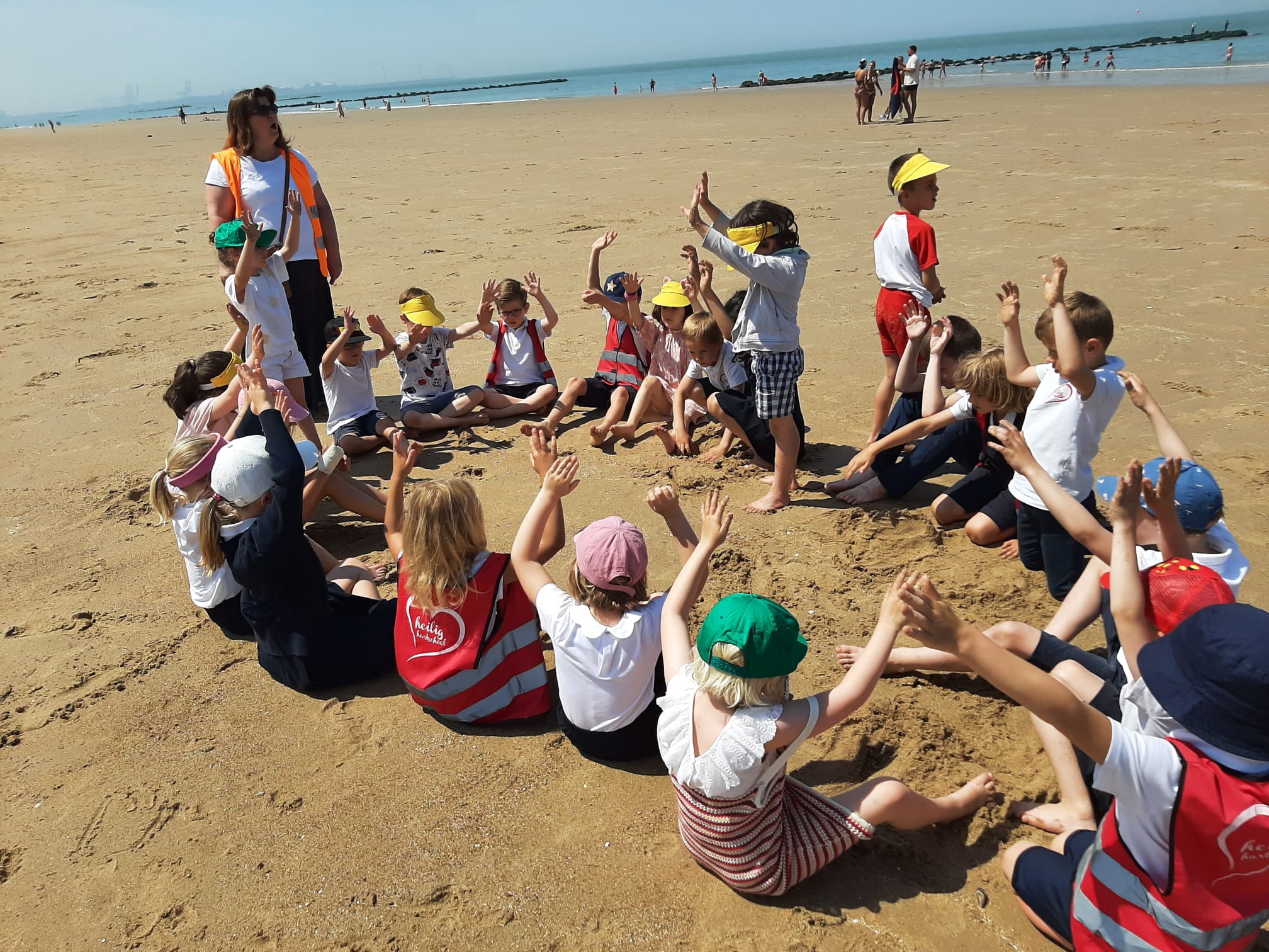 K3 en L1 samen naar het strand